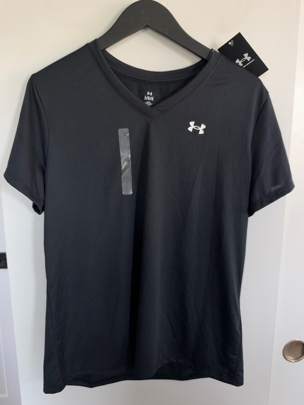 NWT Under Armor Women’s Tech V-Neck Short Sleeve Loose Size Large